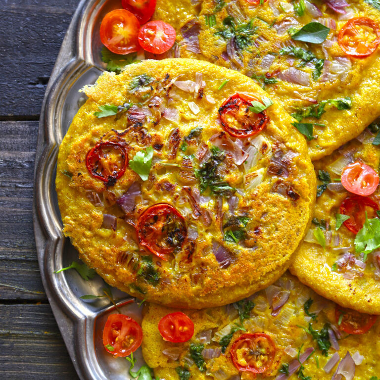Masala Oats Chilla With Green Chutney Curd
