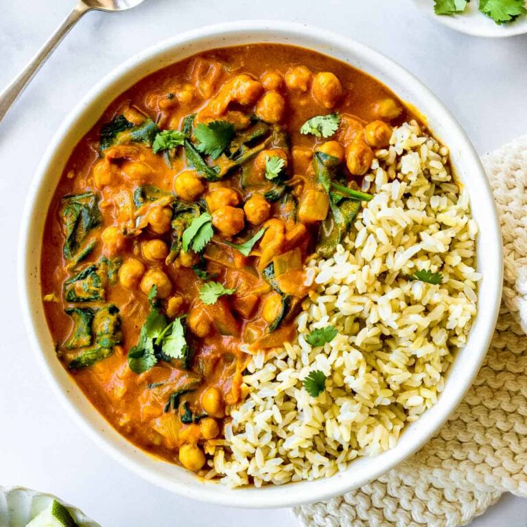 Chickpea Spinach Curry for a Simple Protein Dinner